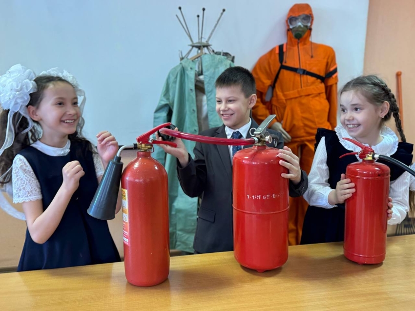В Забайкалье отметили день огнетушителя уроками пожарной безопасности для школьников